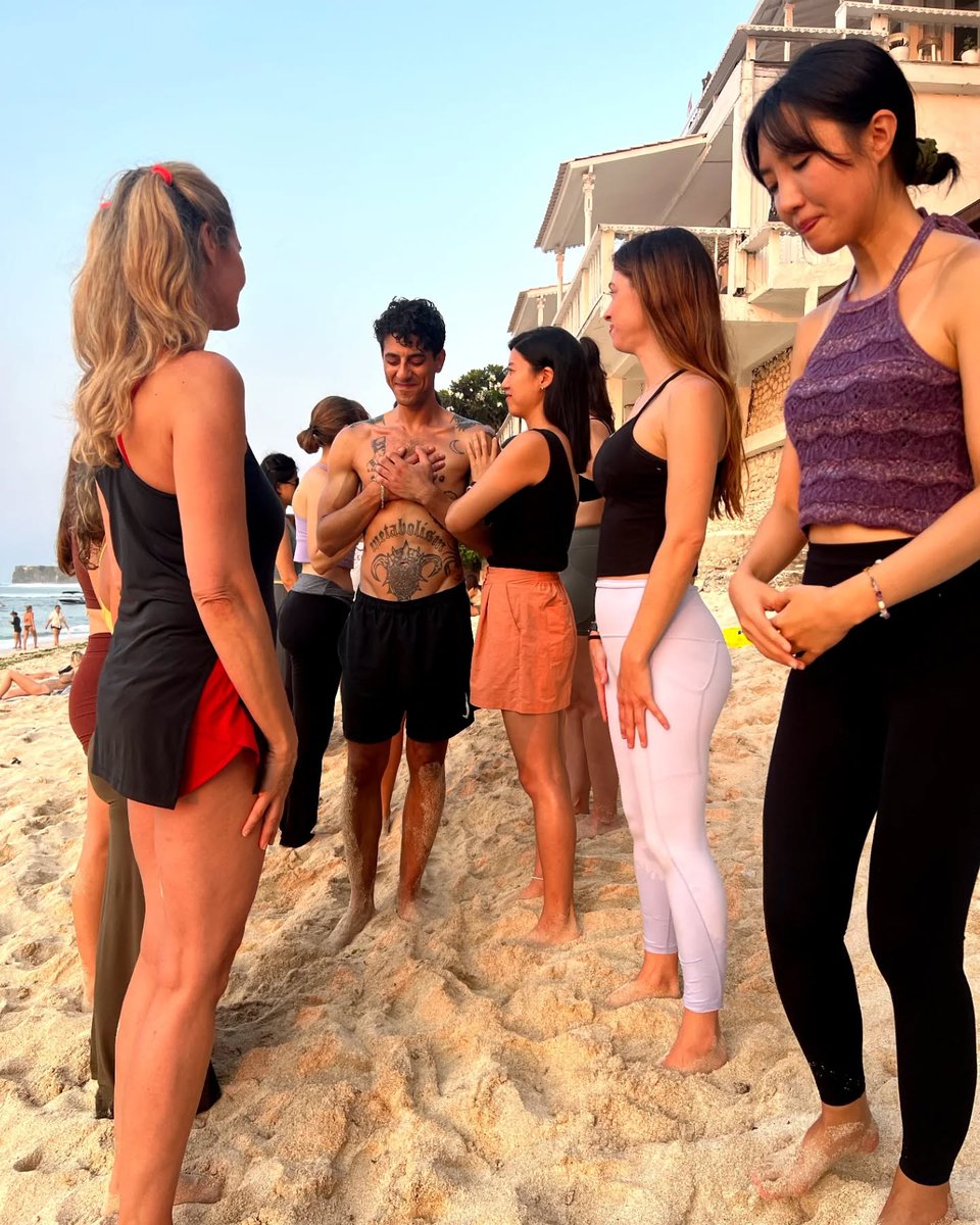 uluyogatraining's tweet photo. True strength is in feeling. In our training, we embrace every emotion, growing together with each breath. This is what it means to be truly alive. ❤️ #uluyoga #yttBali #yogabali #yogalife #yogacommunity #yoga https://t.co/FmKyNoXtkB