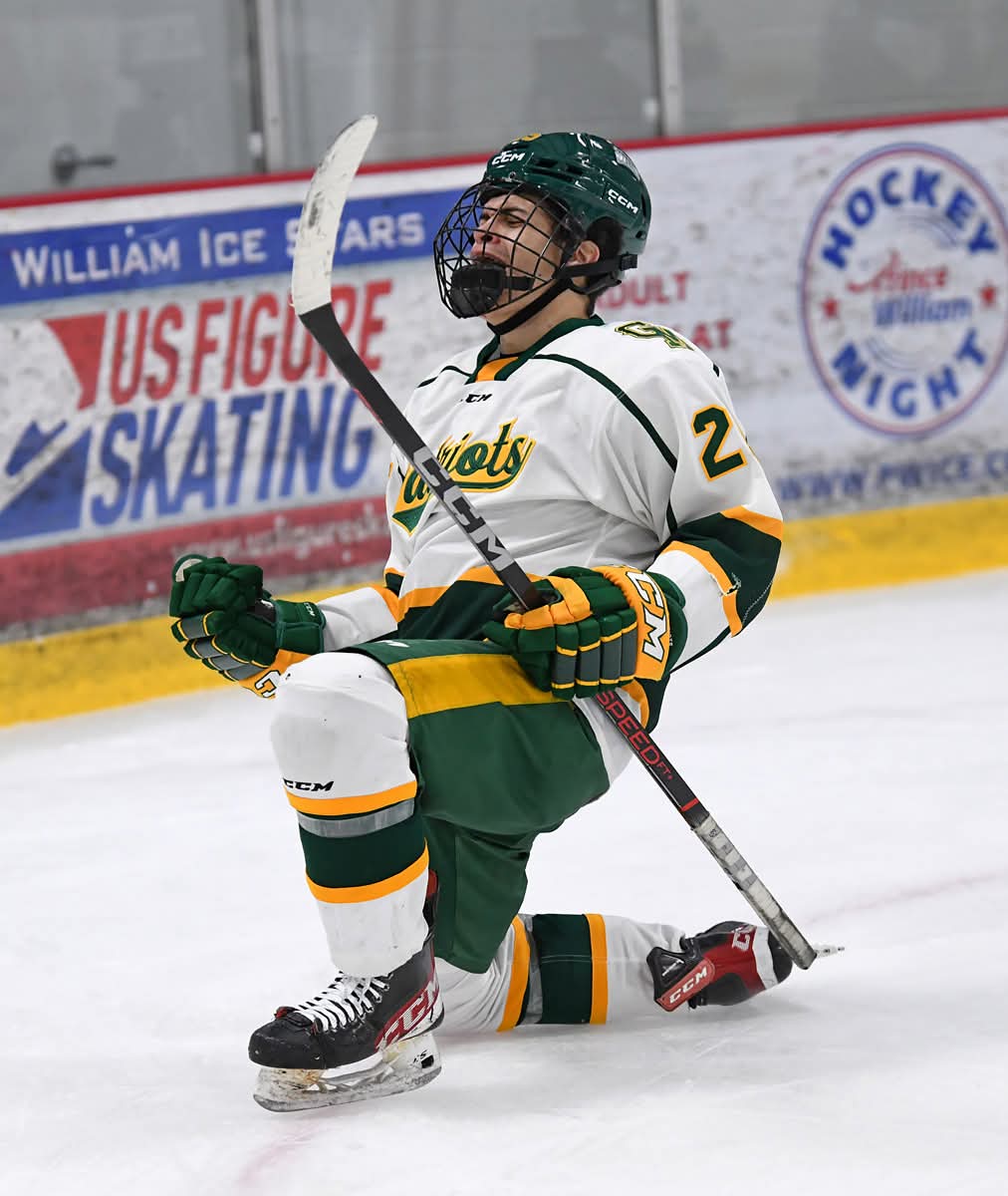 GMUHockeyScout's tweet photo. Congratulations George Goodwin on being named ECHA Rookie of the Year!
@CRHRHockey @GMUIceHockey @hockeyhousepod @MasonSportsPod @PWSportz @GeorgeMasonU @GMUClubSports @MasonAthletics @MasonAlumni @GMUPres @GMUGiantKiller @MasonFanatic @ECHAHockey
#MasonNation #WhyNotMason https://t.co/g42IOD6KBZ