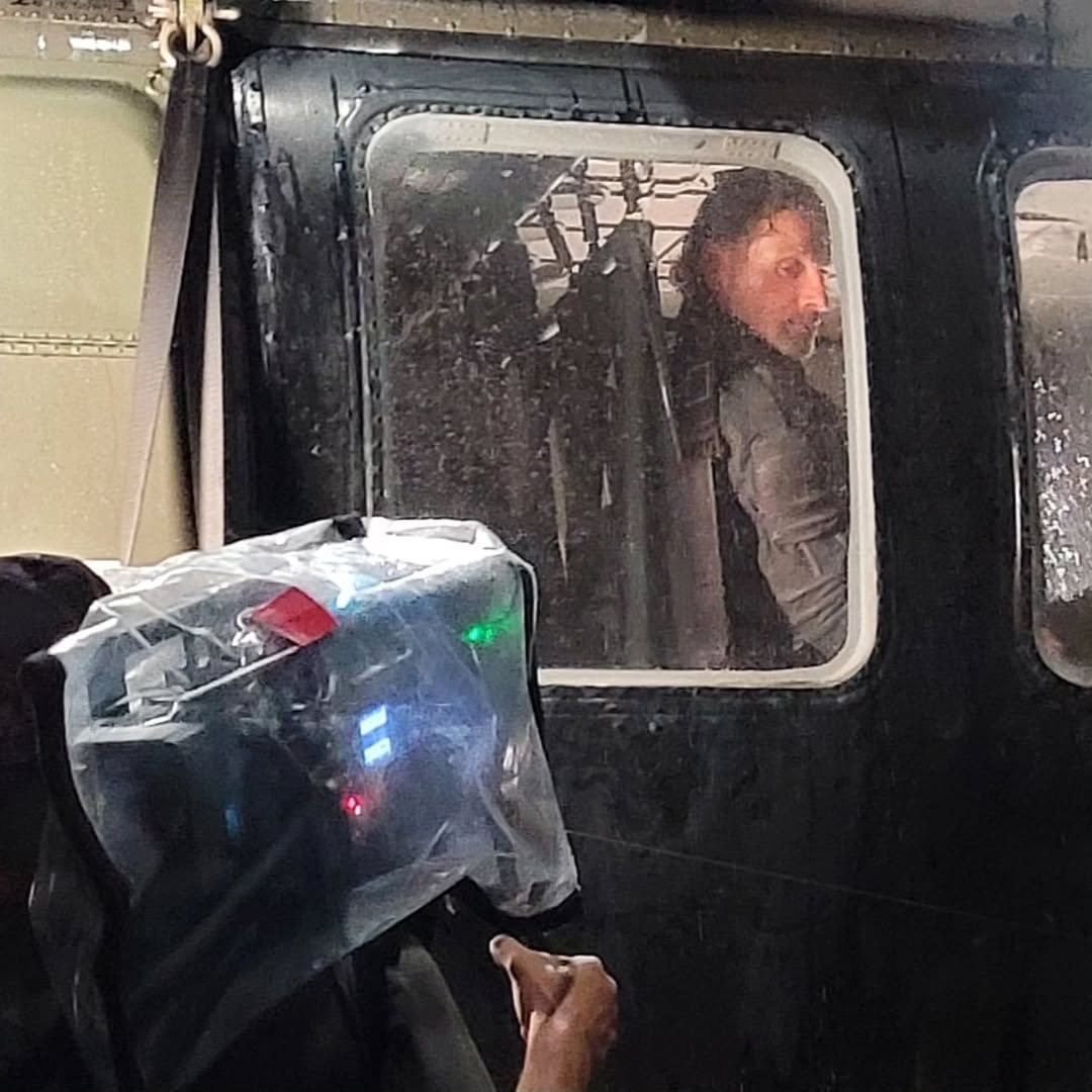 AndyLincolnNews's tweet photo. BTS | Creating a rain scene with #AndrewLincoln inside Scroggins Aviation's UH-60 Black Hawk. It is shown here during the filming of an inflight rain scene for #TheOnesWhoLive.

📸 Scroggins Aviation https://t.co/6HfpZfmkf6