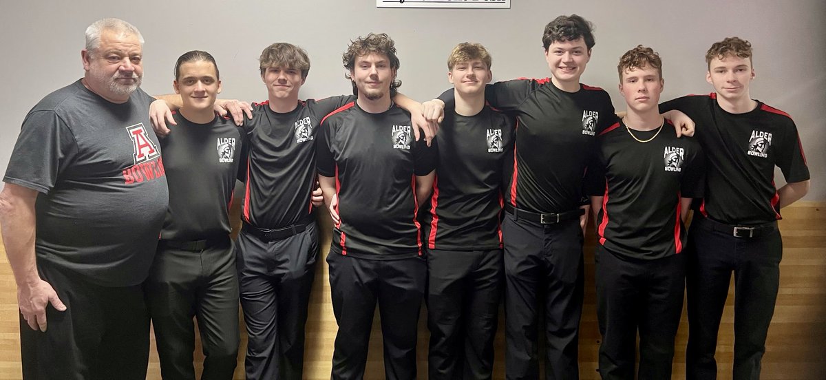 AlderAthletics's tweet photo. Boys Bowling set a new Team Sectional Tournament record, rolling a team score of 4474 and beating the 2nd place team by 300 pins, on their way to the OHSAA Div. 1 Sectional Tournament Champions. Wow!💥 Up next, the District Tourney, Tues. Feb. 25 at HP Lanes in Columbus. @AlderHS https://t.co/GGrxhorYPi