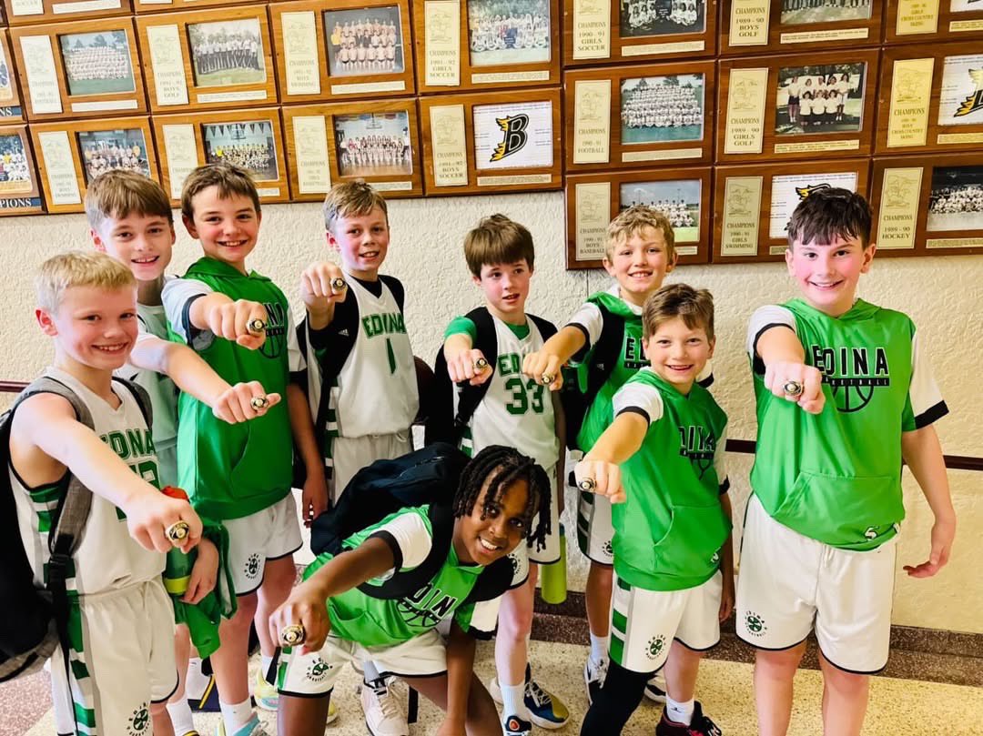 Edina B4A Black took home the Championship Ring at the Burnsville tournament. 🐝🏀🏆