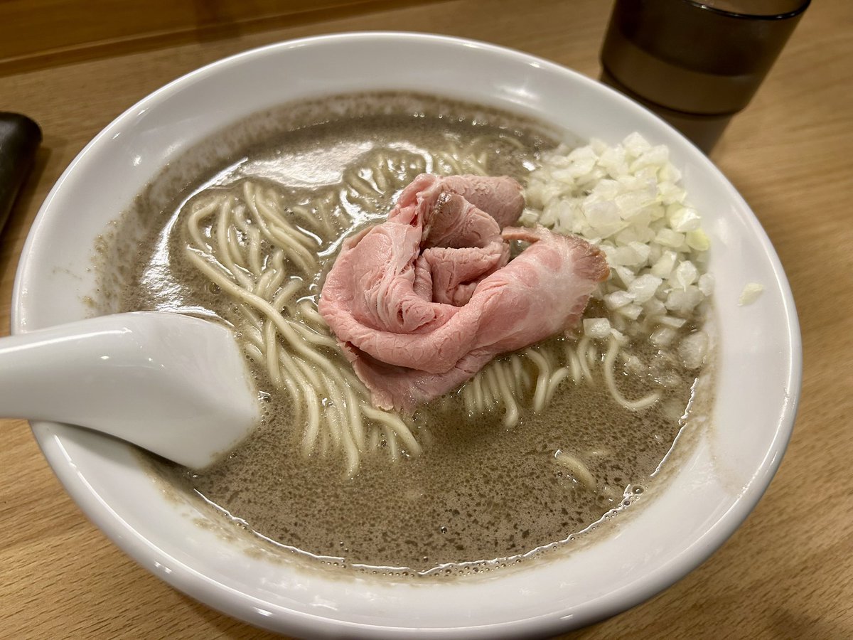ngrkcl's tweet image. 濃厚煮干しラーメン。煮干しラーメンの生玉ねぎってなんでこんな美味しいんでしょう。発案した方にお礼を言いたい。
#にぼし香 水天宮前店
#T1D