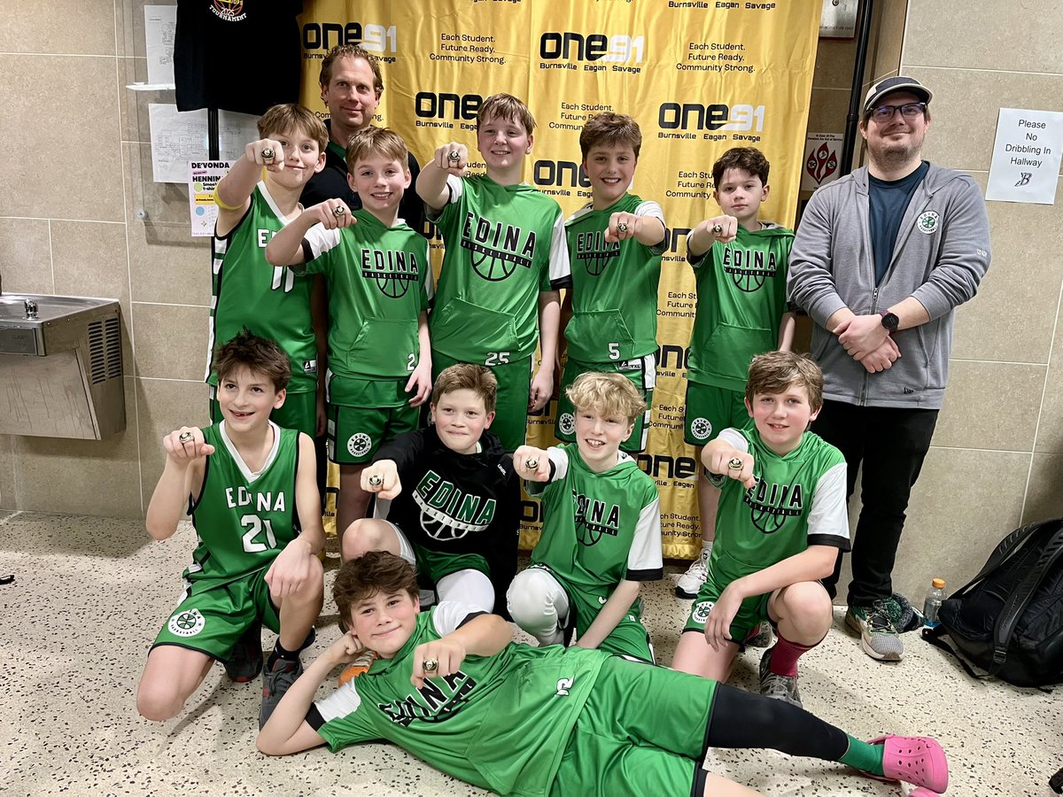 Edina B6 White took 1st place this weekend at Burnsville! Way to go! 🐝🏀🏆