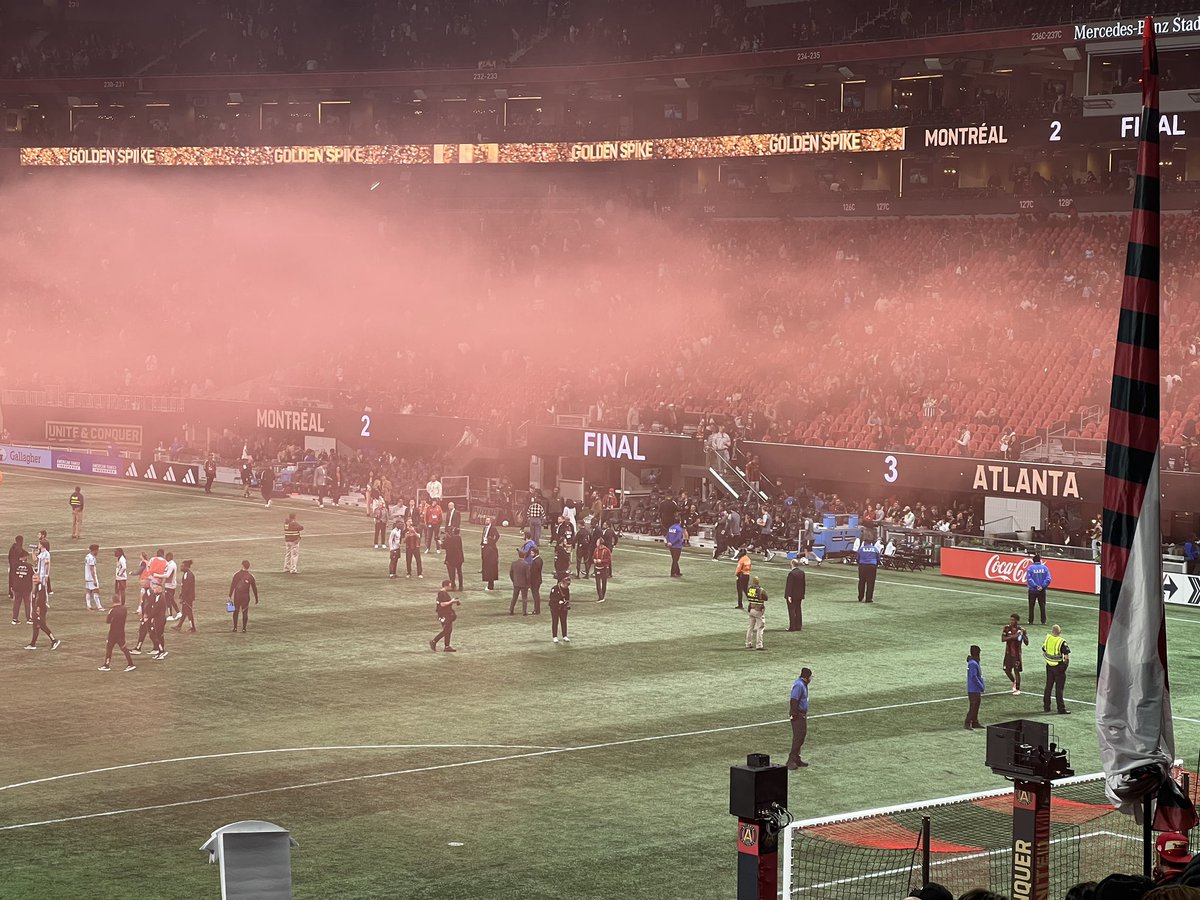 BToddJ's tweet photo. Don’t worry US Hockey, ATL UTD did what you couldn’t! ⚽️🇨🇦

ATL UTD 3 - 2 Montreal
#5stripes https://t.co/xNzkph16le