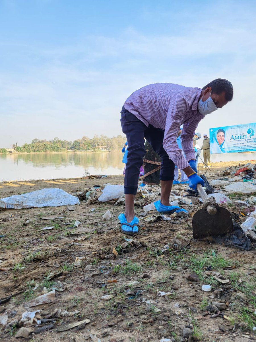 shubh0296's tweet image. Cleanliness drive under #projectamrit
at Hamisar Lake #bhuj 
Inspired from teaching of Baba Hardev Singh ji maharaj

#swachhjalswachhmann
#servicewithhumility
#santnirankarimission
#santnirankaricharitablefoundation
