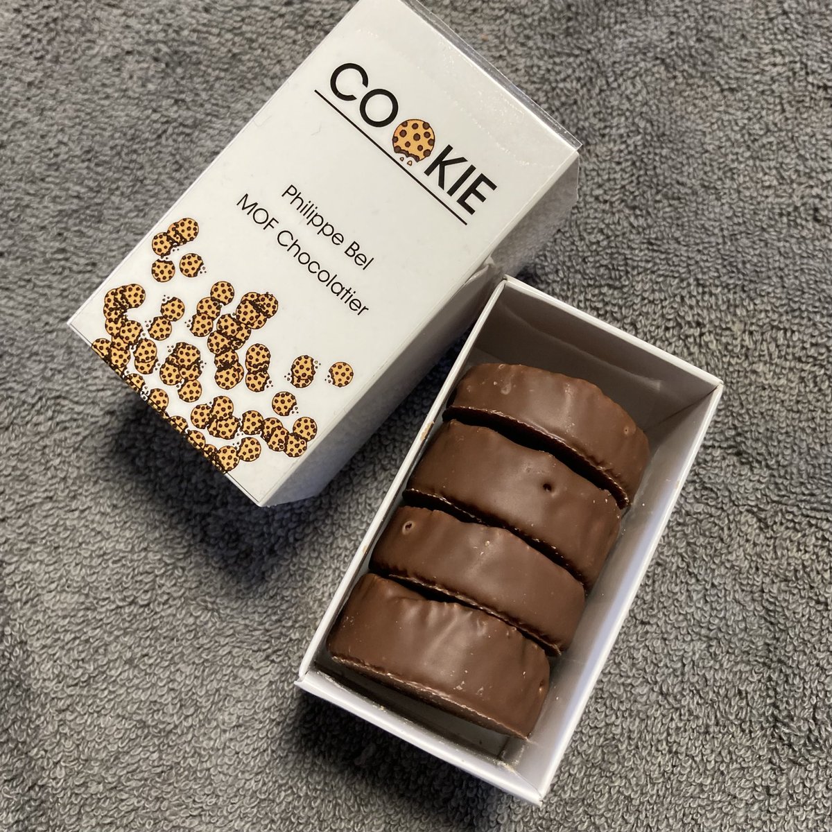 tabegorou1906's tweet image. サロショ2K25
🇫🇷フィリップベル
【クッキー】

さっくりホロりで食感とまったり感が
めちゃくちゃ気持ちいい🙆‍♂️

サブレが高級アルフォートなら
これは高級チョコまみれ？　なんて思った

ベルさんは何を食べても
チョコがしみじみ美味しいから素敵