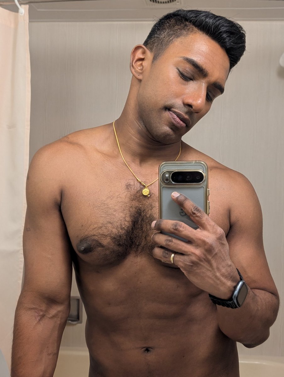 Dammit... Need to get a new phone case. Also can someone sponsor me mass gainer pls? 😉