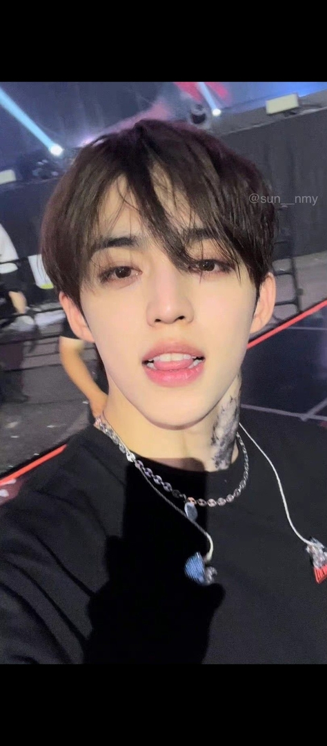 [17s] tunjukin foto scoups yg gantengnya kebangetan ituu👊🏻

sender: