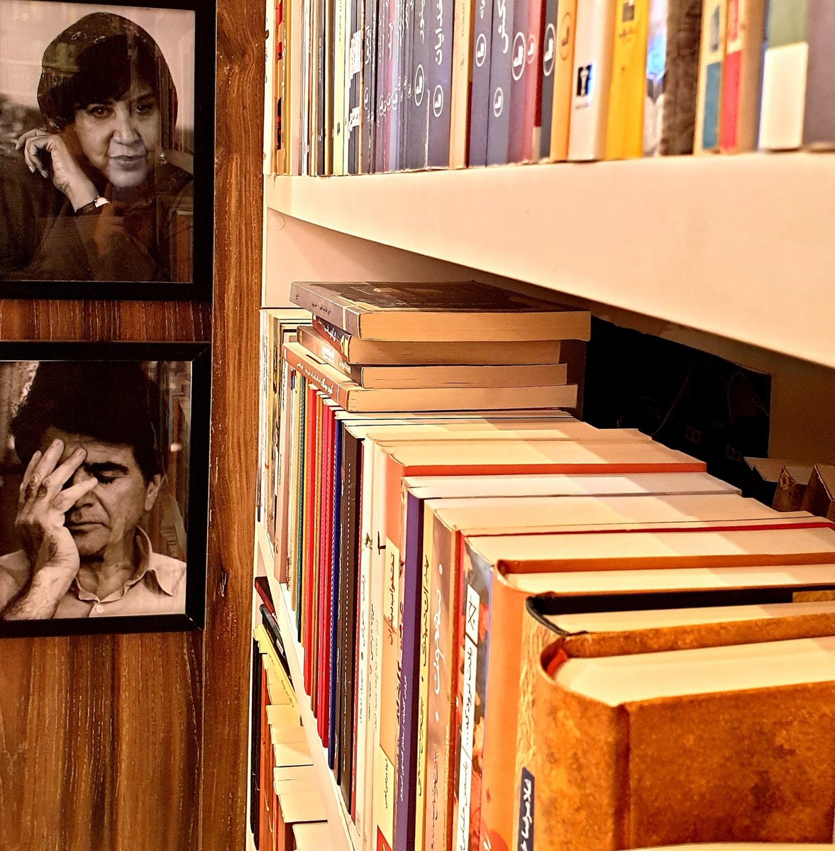 fati_j_2000's tweet image. با من به دنیای کتاب ها می‌آیی؟!