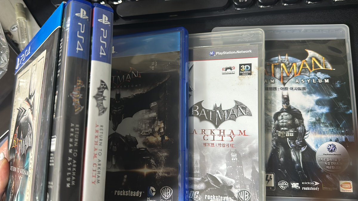 이걸 다행이라고 해야하나... 배트맨 팔때 얘네 타일 더 넣어주는 심정으러 4 파능ㄹ 사서...시디는 있음..... 근데... 4판응 한글자막이 아니라고 ㅜㅠ.........