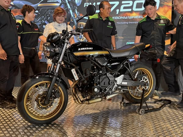 joisami's tweet photo. #RASMI Seperti yang kami laporkan sebelum ini Kawasaki Z650RS dirasmikan untuk pasaran Malaysia - RM37,200
- enjin parallel-twin 650cc
- 67hp, 65.7Nm
- ABS, TC, klac assist/slipper
#MODENAS #Kawasaki #Z650RS https://t.co/jmtdBuYAl7
