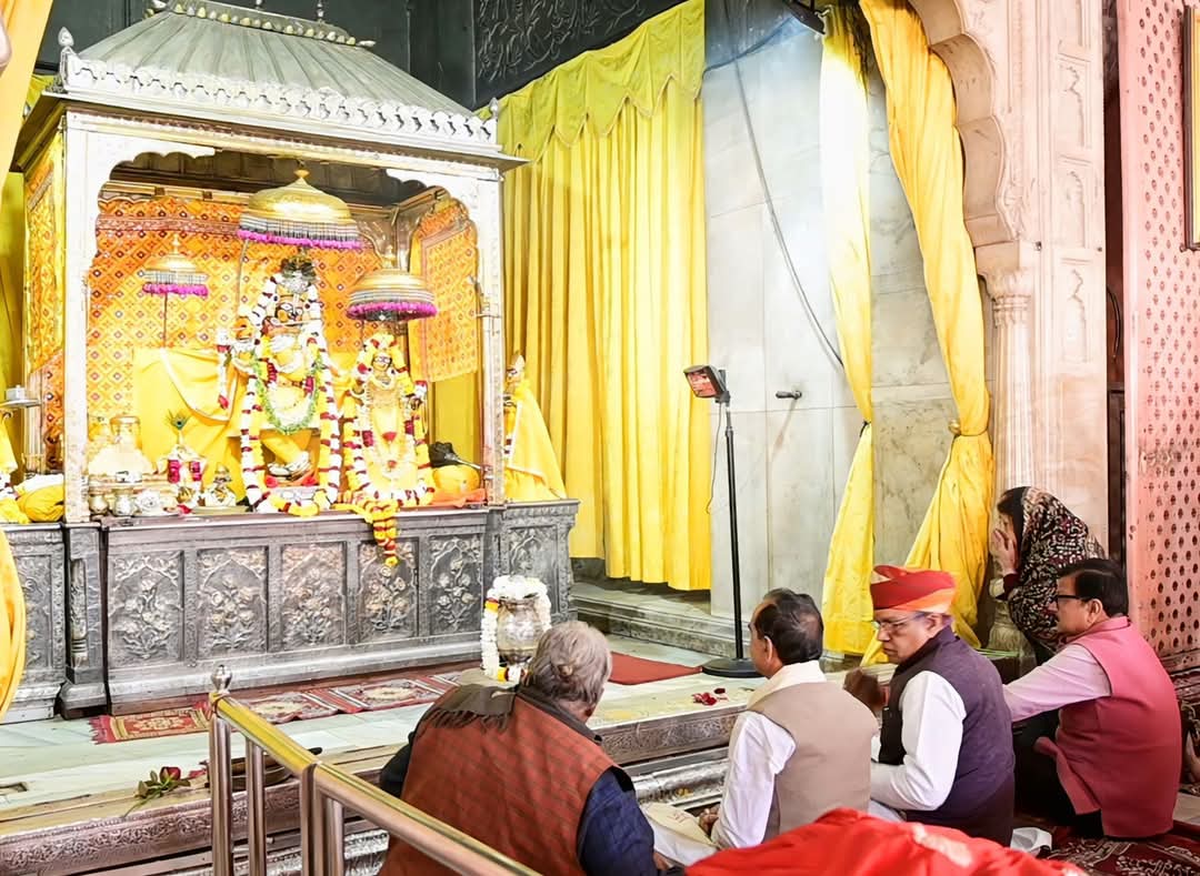 madanrrathore's tweet image. जन-जन के आराध्य, श्री गोविंद देव जी महाराज के पावन दर्शन एवं पूजन का सौभाग्य प्राप्त हुआ। प्रभु से प्रार्थना है कि उनकी कृपा से सभी का जीवन सुख, समृद्धि और मंगलमयता से परिपूर्ण रहे।

#GovindDevji @npanchariyabjp @BMacharyaBJP