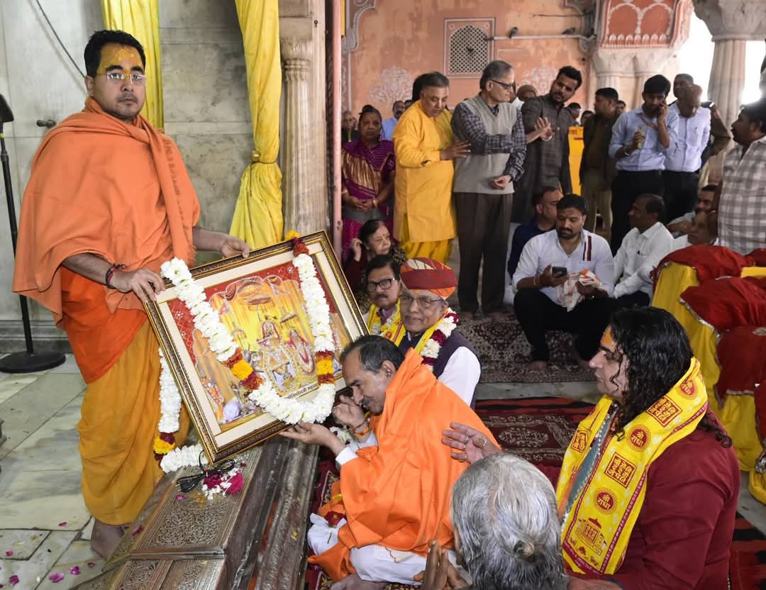 madanrrathore's tweet image. जन-जन के आराध्य, श्री गोविंद देव जी महाराज के पावन दर्शन एवं पूजन का सौभाग्य प्राप्त हुआ। प्रभु से प्रार्थना है कि उनकी कृपा से सभी का जीवन सुख, समृद्धि और मंगलमयता से परिपूर्ण रहे।

#GovindDevji @npanchariyabjp @BMacharyaBJP