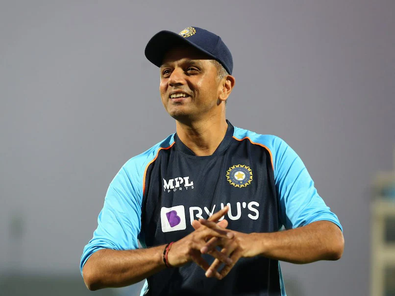 OMRcat's tweet photo. The great #RahulDravid turning up for a local side to play with younger son #AnvayDravid
#VijayaCricketClub #Malur #ThirdDivision #GroupI #NassurMemorialShield
Much #respect for this gentleman and father.
Rahul Dravid 'Comes Out' Of Retirement To Play Alongside Son Anvay
https://t.co/XlXXL0Oo92