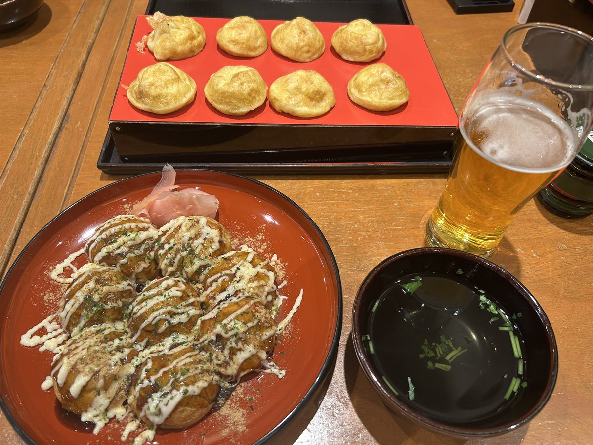 たこ焼き、明石焼き、ビール🐙
自作では無いですが、美味しいのでUP🤤
#たこ焼き
#明石焼き
#たまご焼き