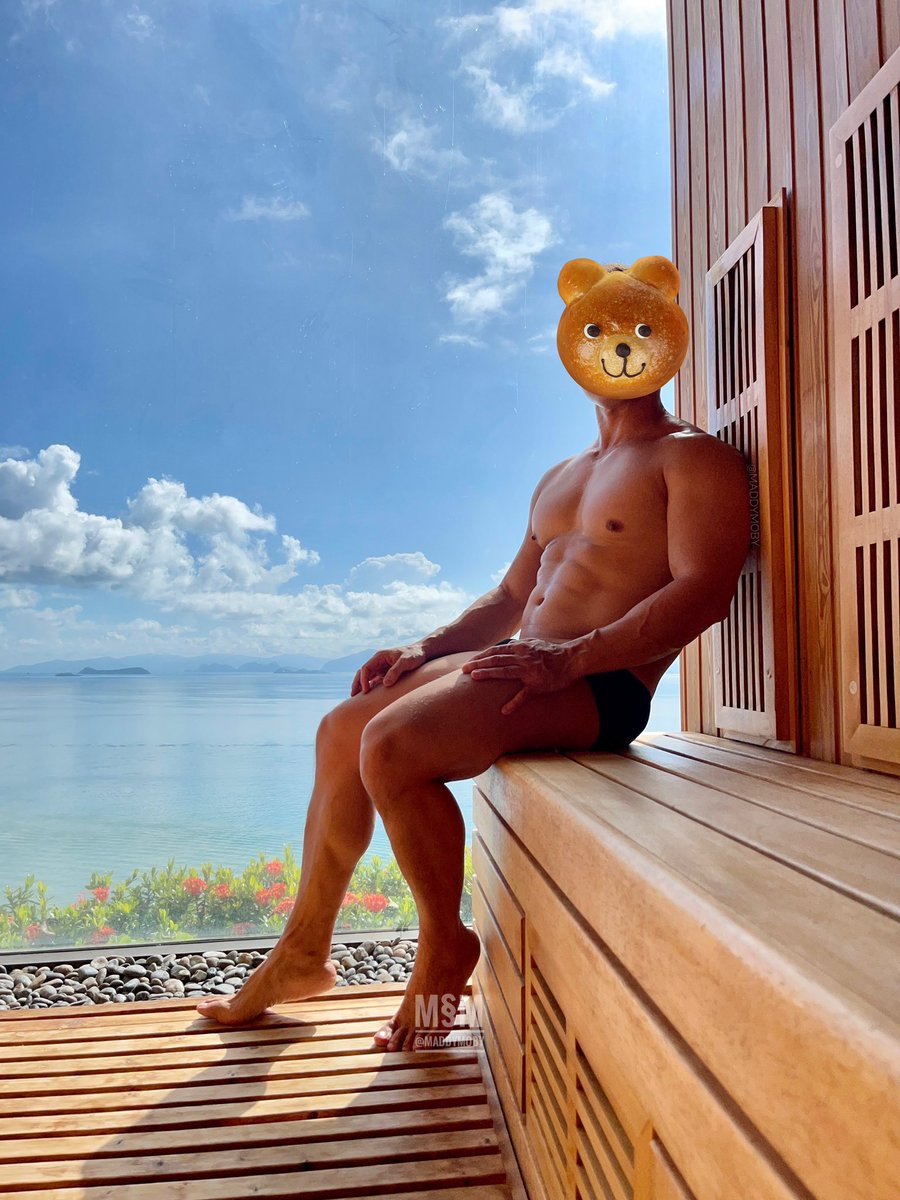 ขนมปังพี่หมีชอบเข้าเตาอบบ่อยๆ 😇 ที่เขย่งเท้าเพราะพื้นร้อนมาก 🤣 Don’t be shy. Let’s heat it up together. 😚🫰