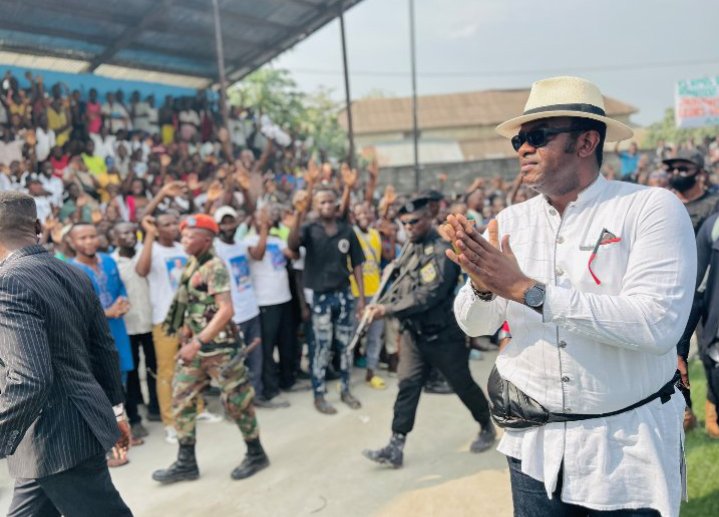 Magn_sam_masuku's tweet photo. Dans les moments décisifs, seuls les véritables patriotes se lèvent sans attendre d’instruction.🇨🇩Sous le leadership du Président @fatshi13, le VPM @LihauEbua incarne cette bravoure et ce sens du devoir.💪🔥 Honneur à lui !👏 #RDC #Patriotisme #tokolonga #Fardc

@lilembu_pierre https://t.co/fcymbuiCXA