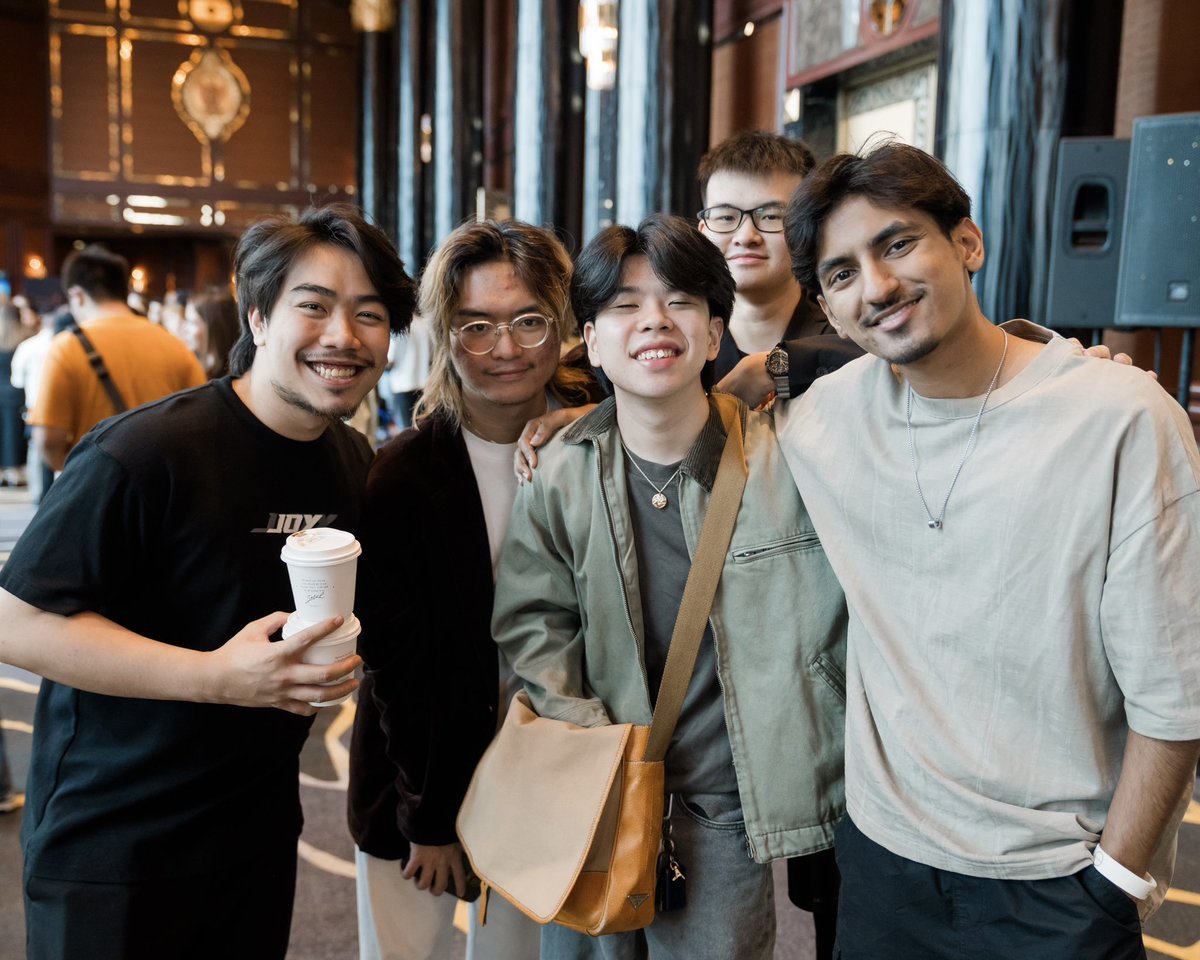 kingdomcity's tweet photo. Church doesn’t end when the service does! 🙌🌏 Across every city, our Kingdomcity family is connecting, building friendships, and doing life together. Sundays are just the beginning! ✨☕️
#kingdomcity #kingdomcityweekend https://t.co/16Idp1SzV1