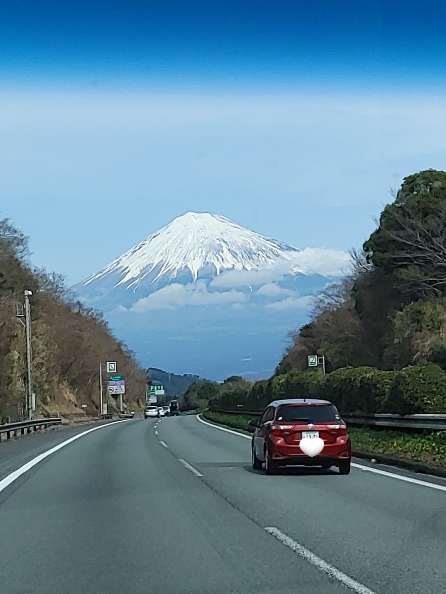 ayuconeo's tweet photo. @toto10596959 撮りたくなるよね～富士山はね🗻
私 親戚がいるから静岡行くけど 高速で富士山見えてくると その度に「おおおっ」って思うよ

俺がこの間撮った富士山を見てくれ！(画像が荒いが) https://t.co/YyEMux1OaM