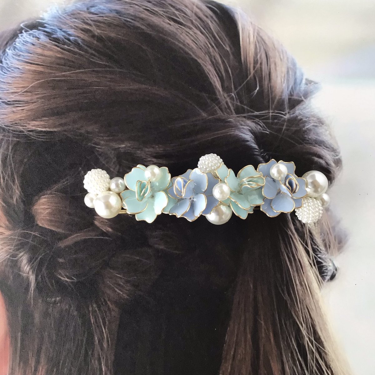 いつもイイネ、リポスト、コメントありがとうございます🤗❤️

アンティークな美しさを纏う…ブーケ💐のような薔薇のバレッタ♡
販売始めました。
本日までクーポンが出ています。

#春アクセ

minne.com/items/42403053