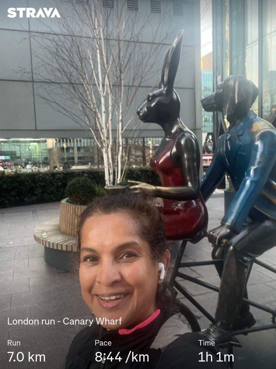 Ran 7kms at  London Canary Wharf. Temperature - 7 degreesHad I not stopped to click so many pics my pace would definitely have been faster.  Bur some moments are worth documenting! 
Passed the “Tandem lovers” on my run. 
Very grateful to be running at 53 ! 
RunningThreads #runner