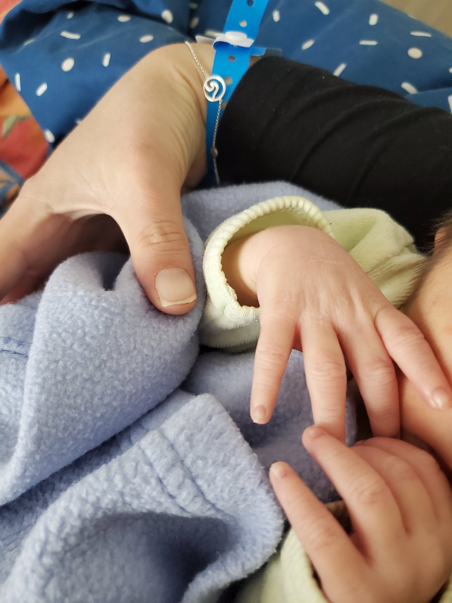 I'm officially mom since yesterday, and it's the best thing that happened in my life ❤️ meet Gaël ('s hands😅)