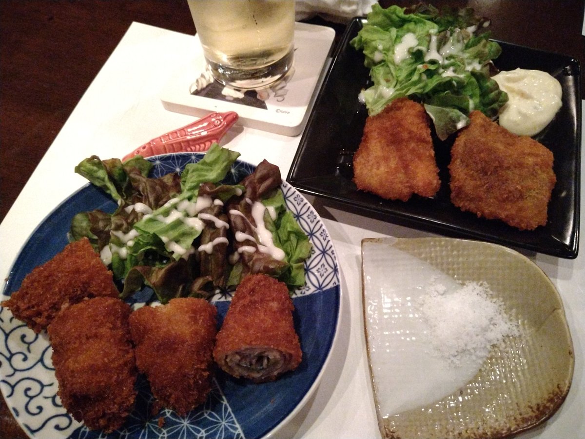 連休中日だからなのか、今夜は大盛況である。カウンターも座敷もいっぱい。(゜д゜)ウマー 