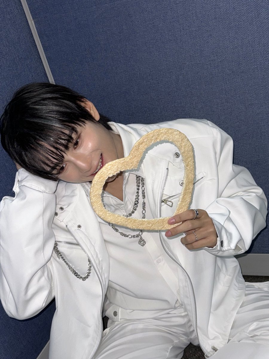 [#자얀💛] 

오늘 하루 잘 보냈습니다!! 앞으로도 더 행복하게 보내자 !! 영원히 사랑할게 💛💛💛 저에게 보내주신 모든 따뜻한 생일 축하 메시지 감사합니다! 💛💛💛💛

#XODIAC #소디엑 #ZAYYAN #자얀