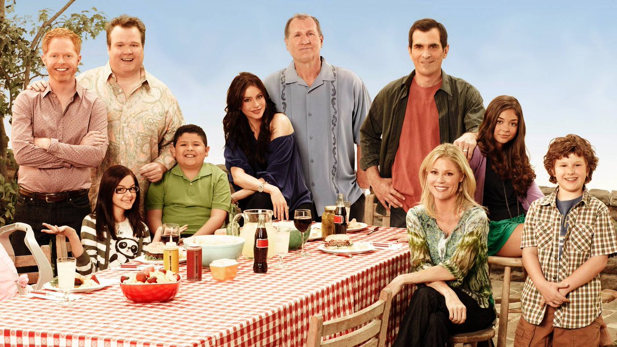 thekkooraaan's tweet image. I just accidentally started watching this show, and it might become a comfort show for me for the rest of the year.
#ModernFamily ❤️