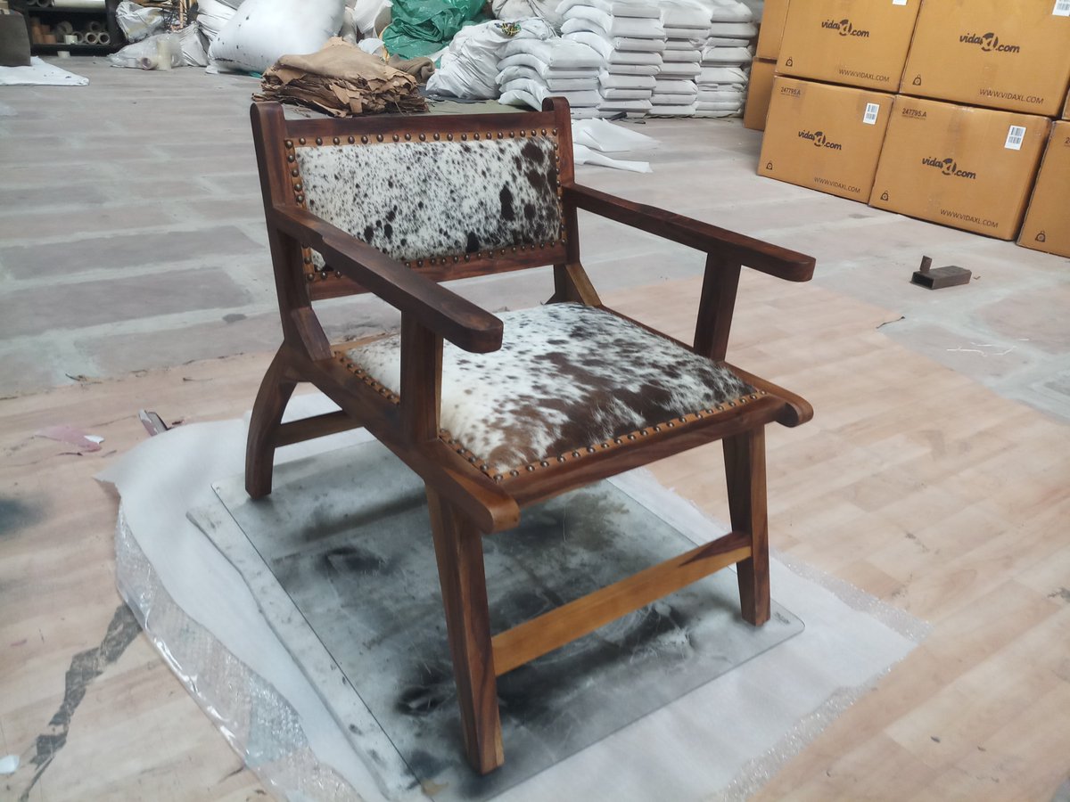 RajasthanArt's tweet image. #RusticChair #WoodenFurniture #CowhideChair #HandmadeFurniture #HomeDecor #FurnitureDesign #LuxuryInteriors #VintageVibes #InteriorInspo #RusticDecor

#CowhideFurniture #WesternDecor #RanchStyle #RusticLiving #FarmhouseStyle #WesternVibes #CozyInteriors #LeatherAndWood