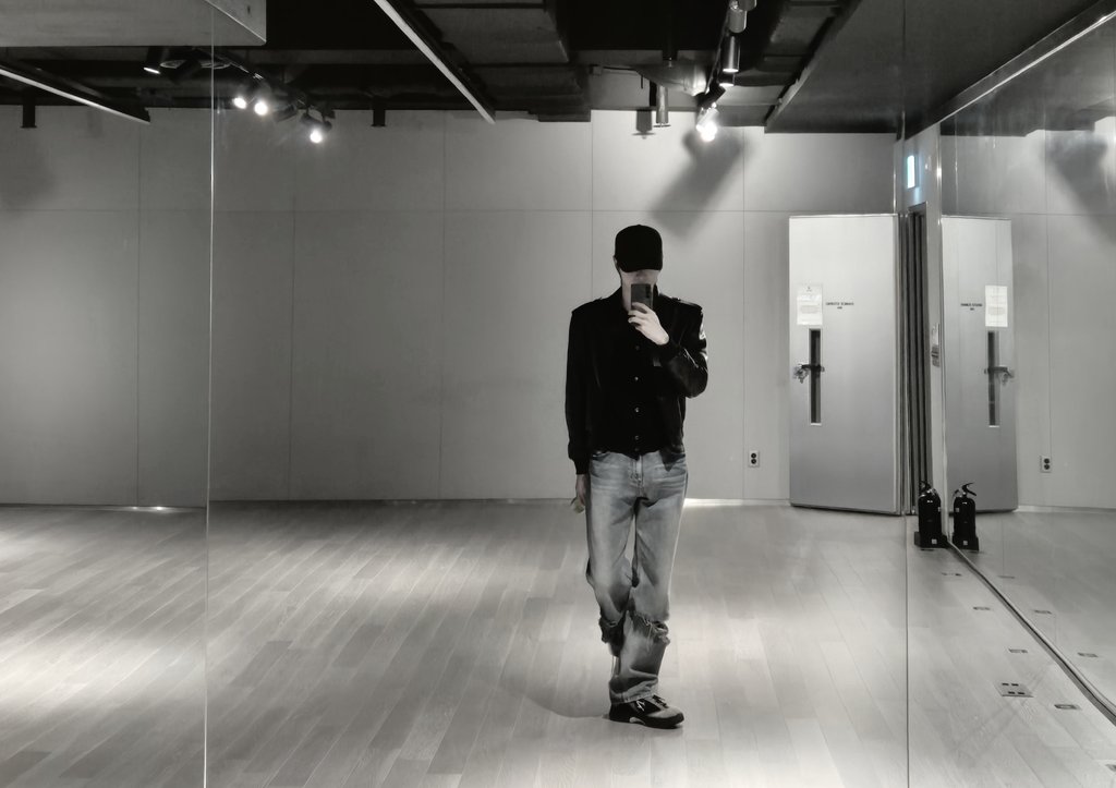 Late night grind, 몇 번이고 다시 확인하고 before diving into another round.