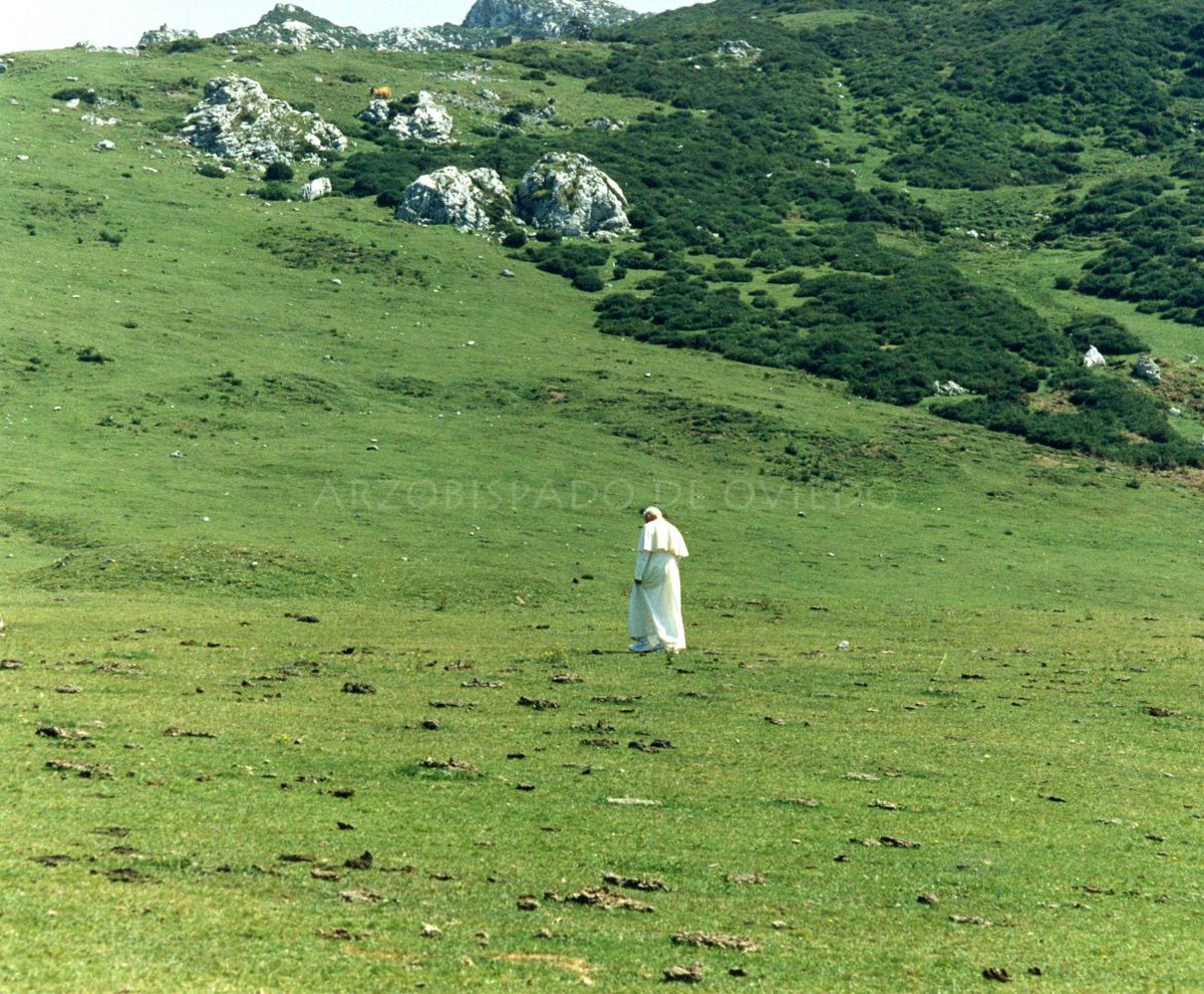 fagotadovd's tweet photo. "El segundo paisaje más bello que he conocido en mi vida" dijo el Papa Juan Pablo I tras dar un paseo por los Lagos de Covadonga, en su visita a Asturias. https://t.co/00dP7F122H