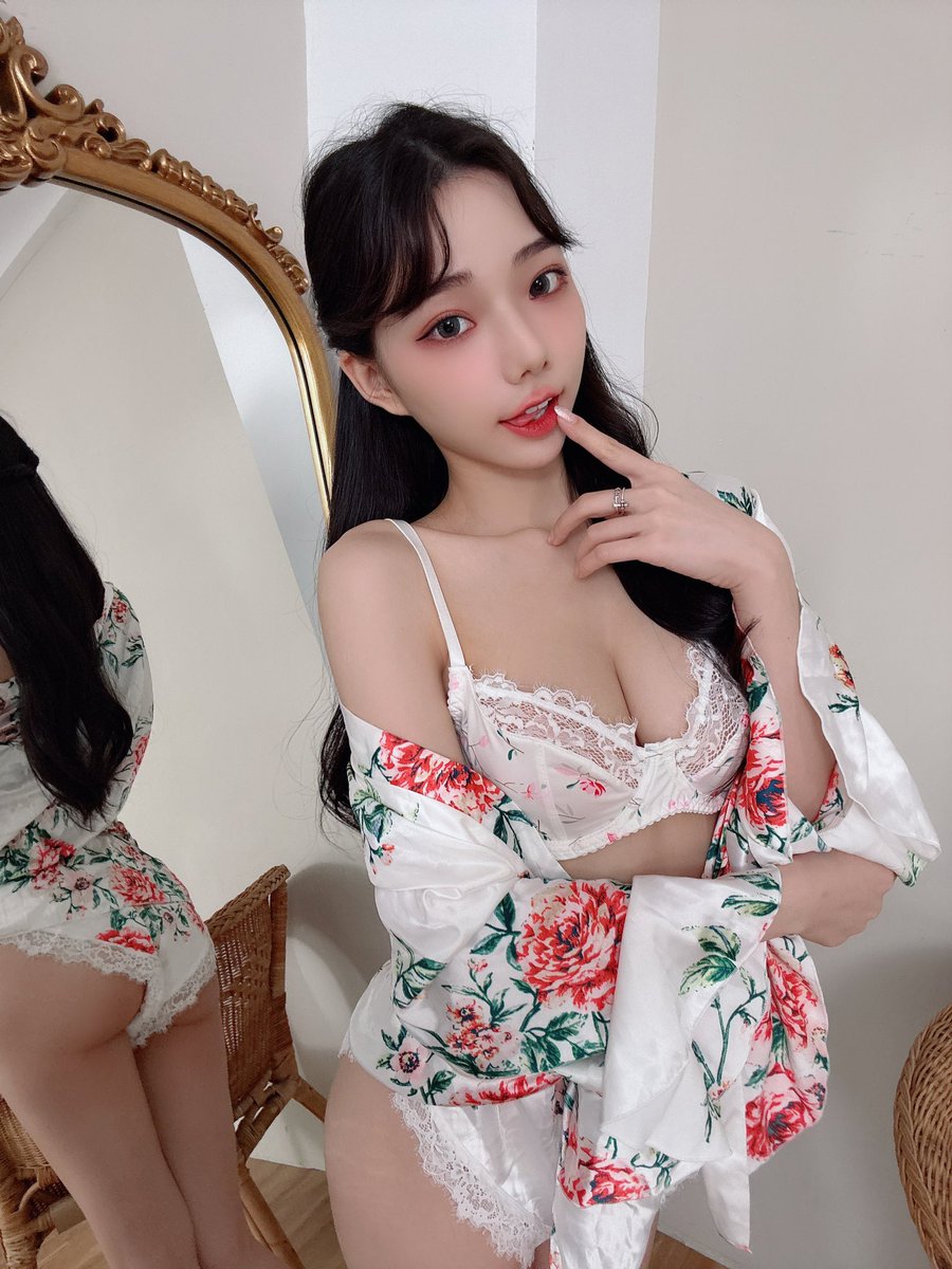 🌹 https://t.co/JiU7D6TF6U
很厲害的一套睡衣
看似什麼都遮了，卻什麼都沒有遮到（？

🎀簽名拍立得加購活動💕
加購一個鑽戒💍即可獲得此造型獨一無二簽名拍立得🎉
再加碼私訊福利自拍影片唷！2025/03/08 截止 https://t.co/8c7sBTaqf8