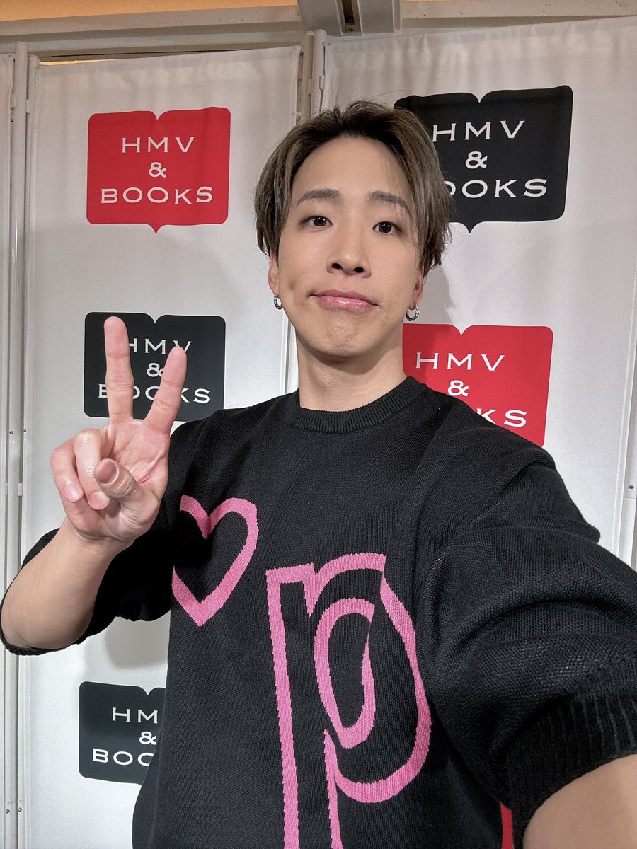therampagezin's tweet photo. "JOKER"出版記念イベントin大阪ありがとうございました☺️
今日も楽しすぎてあっという間でした🙏✨

大切な思い出ができました！！
次会えるのライブです！と言ってくれる方も多かったので、ライブでバッチリ踊る姿も楽しみにしててください🔥
本当にカッコいいライブなので✌️ https://t.co/5TJhYCiMtO