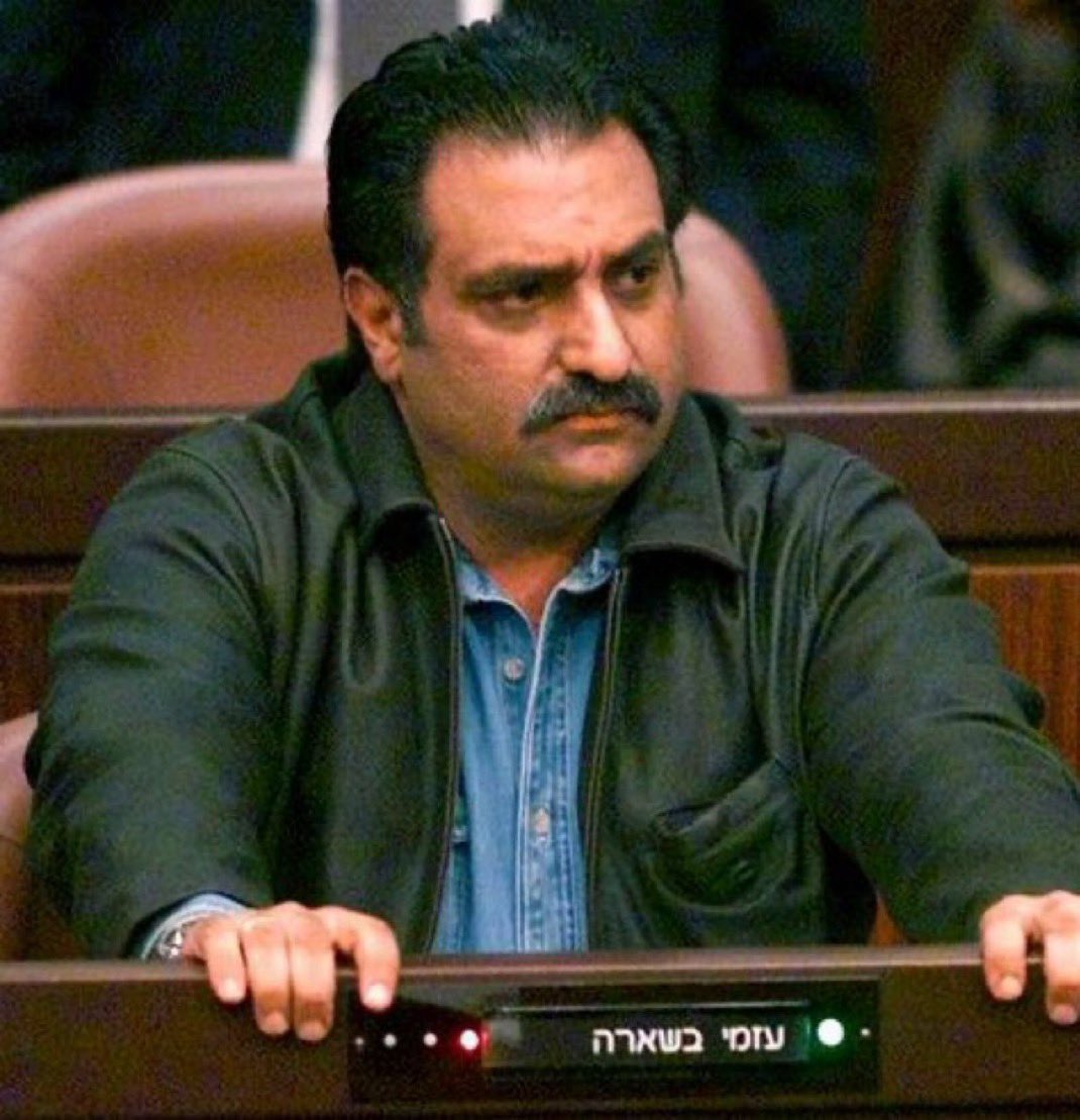 Columbuos's tweet photo. 🚨:

الاسرائيلي " عزمي بشارة " يأمر قنواته " التلفزيون العربي وقناة رؤيا بالاردن " وجميع من يندرج تحت ظله وولاءه بقطع جدول اعمالهم وبرامجهم الرسمية ونشر بث مباشر لمراسم تشييع الهالك حسن نصرالله.

- لم تقم أي قناة اخبارية عربية بنقل بث مباشر وتغطية متواصلة مثل هذه القناتين! https://t.co/VnxCyc2JFt