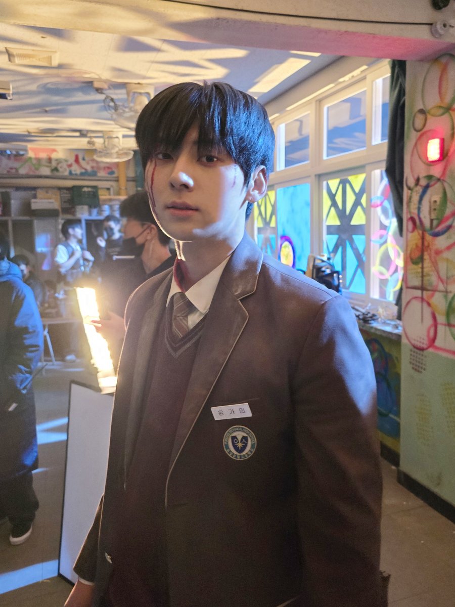 MINHYUN_PLEDIS's tweet image. 유성공고 대신 전해드립니다 🍑

오늘도 스터디그룹 열공 중인 학우분들께
시력이 좋아지는 사진 공유합니다 📸

안경 없이 분장한 가민이와
한울이와 다정하게 사진 찍는 가민이 ✨
나... 유성공고 입학 잘한 것 같아 😇

#황민현 #HWANGMINHYUN
#스터디그룹 #STUDYGROUP