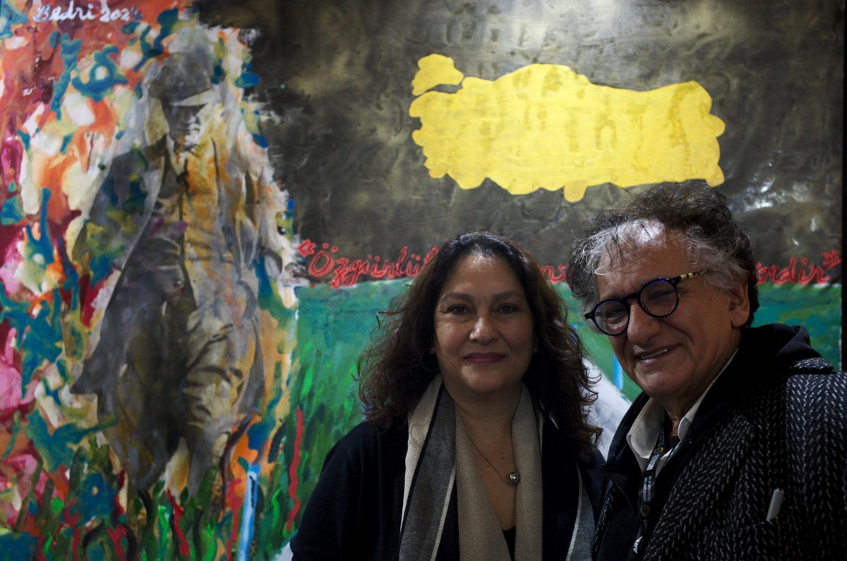 ArtANKARA.. LAST DAY.. SON GÜN.. 

 A must to see, an excellent art fair with the works of Turkish masters and classıcs, young talents from Turkey and Russia..  A real Joy..
Türkiye'ye çöken berbat siyasi havayı unutmak ve '' Ohh, hayat varmış, yaşasın sanat! '' demek için bir