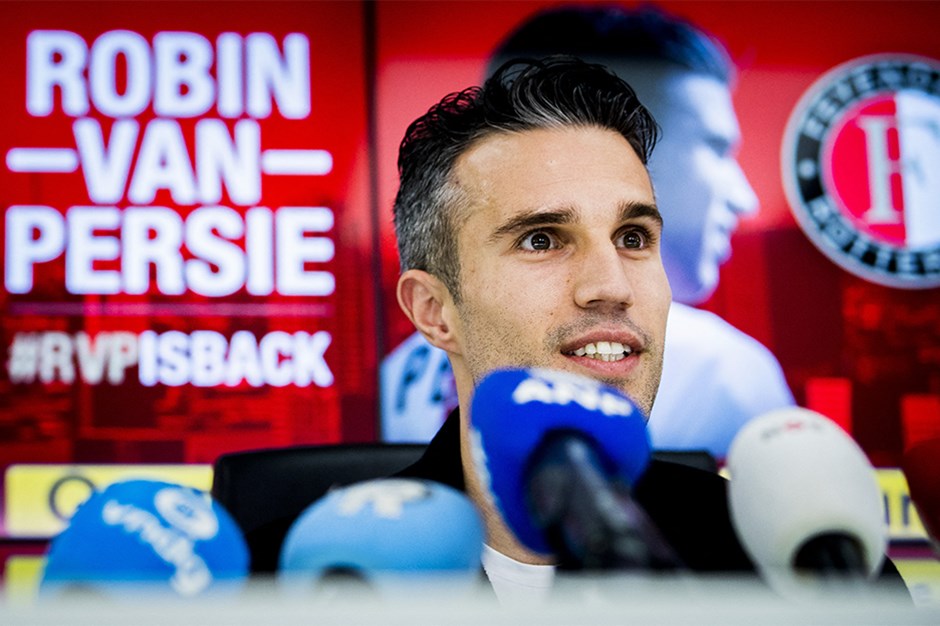 12numaraorg's tweet photo. Eski futbolcumuz @Persie_Official'ye, Teknik Direktör olarak Feyenoord kariyerinde yürekten başarılar diliyoruz... 🟡🔵
#RVPISBACK