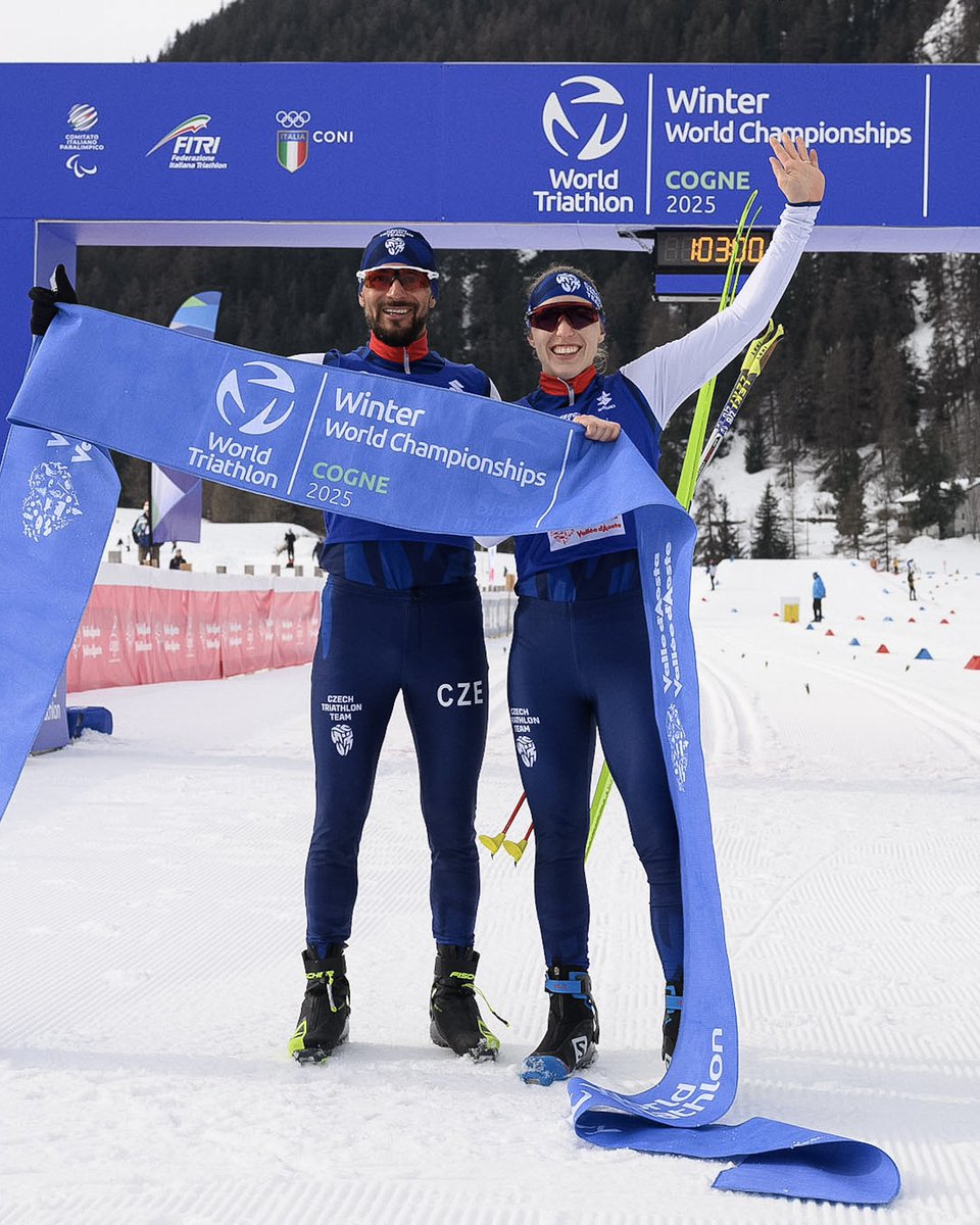 worldtriathlon's tweet photo. Dream Team 🤩

Your 2025 2X2 Mixed Relay podium toppers ⤵️

Elite:
🥇 Team Czech Republic 🇨🇿 
🥈 Team Italy 🇮🇹 
🥉 Team Norway 🇳🇴 

Junior:
🥇 Team II Italy 🇮🇹 
🥈 Team I Italy 🇮🇹 

#WinterChamps #WinterTri https://t.co/nGmiHiOsxG