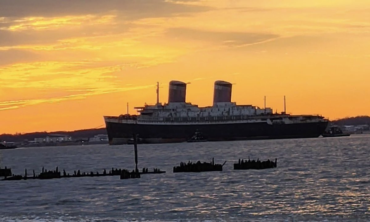 BenKlesc's tweet photo. @HowieCarrShow What a sad loss for American history. POTUS and Elon should step in and save SS United States before it's sunk?? #SSUSA https://t.co/ysQnSQbvFj