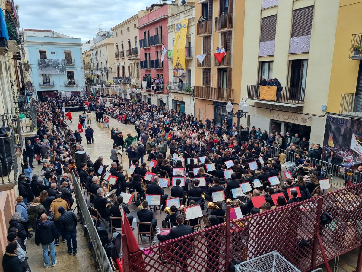 ajuntamentvng's tweet photo. 🎼🎶 La música del @carnavalvng ja pren els carrers de #VNG avui amb les Competències Musicals que enfronta la local @BandMMontserrat i l'Emburgadespiga d'El Perelló i Deltebre.

VISCA EL CARNAVAL DE VILANOVAI LA GELTRÚ❗❗ https://t.co/s65ChWnTYV