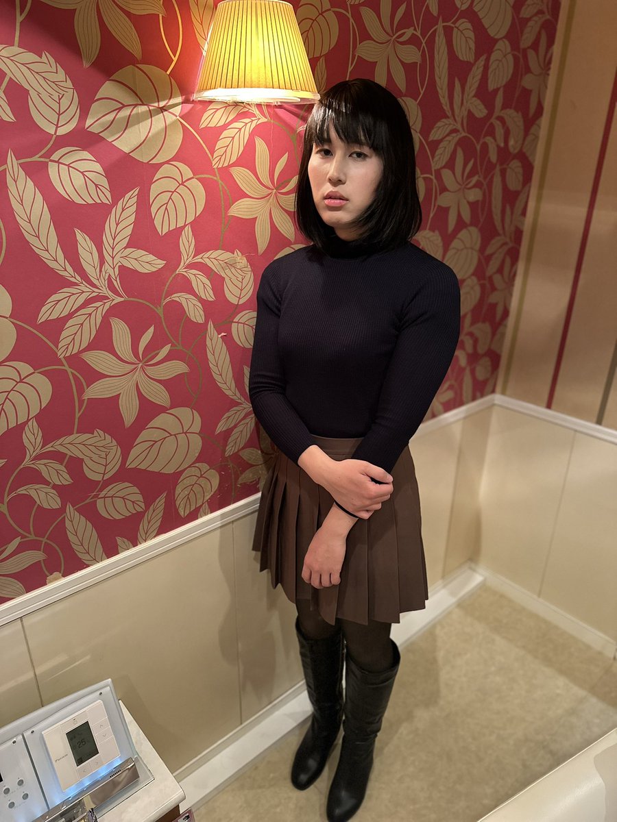 sae_nogi_1248's tweet image. こんな背の低いライトに光を頼ってしまう😂
もう少し服も明るめなのを着るべきだね
#女性ホルモン
#ホル乳
#タック