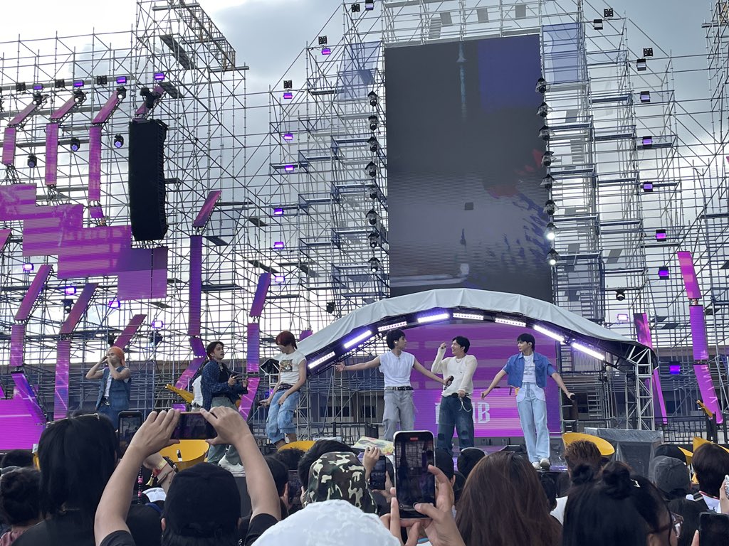 Day 2 of WATERBOMB MANILA! BILIB is now onstage 🤩

Presented by <a href="/Waterbomb_PH/">Waterbomb Manila Official</a> 
#WATERBOMB
#WATERBOMB2025
#WATERBOMBMANILA
#WATERBOMBMANILA2025