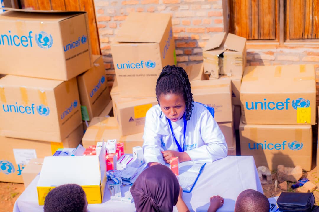 UNICEF Burundi (@unicef_burundi) on Twitter photo With the influx of thousands of #DRC refugees into #Cibitoke in 🇧🇮, including #children, <a href="/UNICEF/">UNICEF</a> with support from <a href="/MofaJapan_en/">MOFA of Japan</a> <a href="/MastercardFdn/">Mastercard Foundation</a> & <a href="/WorldBank/">World Bank</a>, has deployed a mobile clinic equipped & supplied with medication. Over a hundred children have already received care there With the influx of thousands of #DRC refugees into #Cibitoke in 🇧🇮, including #children, <a href="/UNICEF/">UNICEF</a> with support from <a href="/MofaJapan_en/">MOFA of Japan</a> <a href="/MastercardFdn/">Mastercard Foundation</a> & <a href="/WorldBank/">World Bank</a>, has deployed a mobile clinic equipped & supplied with medication. Over a hundred children have already received care there
