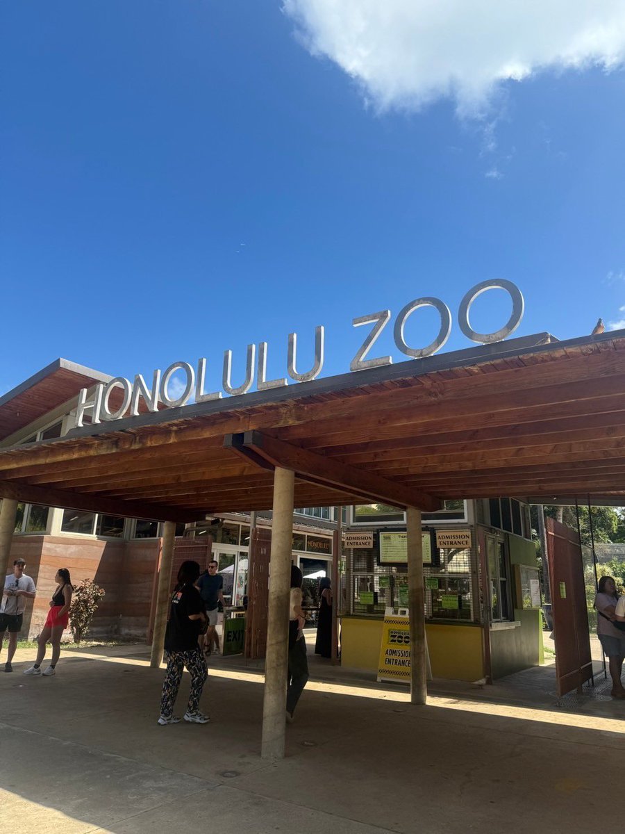 yu_nagi04's tweet photo. 社員研修という名のご褒美旅行で4泊6日でハワイ行ってきました🌺ドラゴンボールのTシャツ来てる人をめちゃくちゃ見かけました笑 https://t.co/PhyEh0gWQp