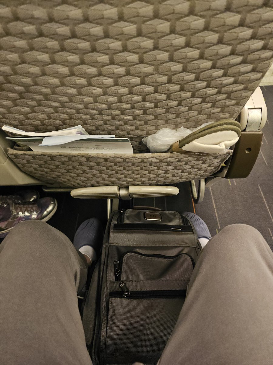 Heading back to BKK.  First leg to Taipei, 14 hours 😵