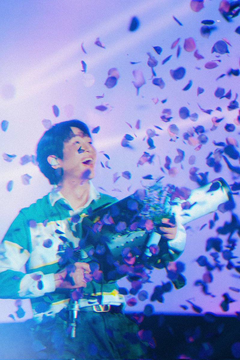 cowpoke690's tweet photo. this onew fansite really takes the prettiest pictures https://t.co/0jDTocdOpB