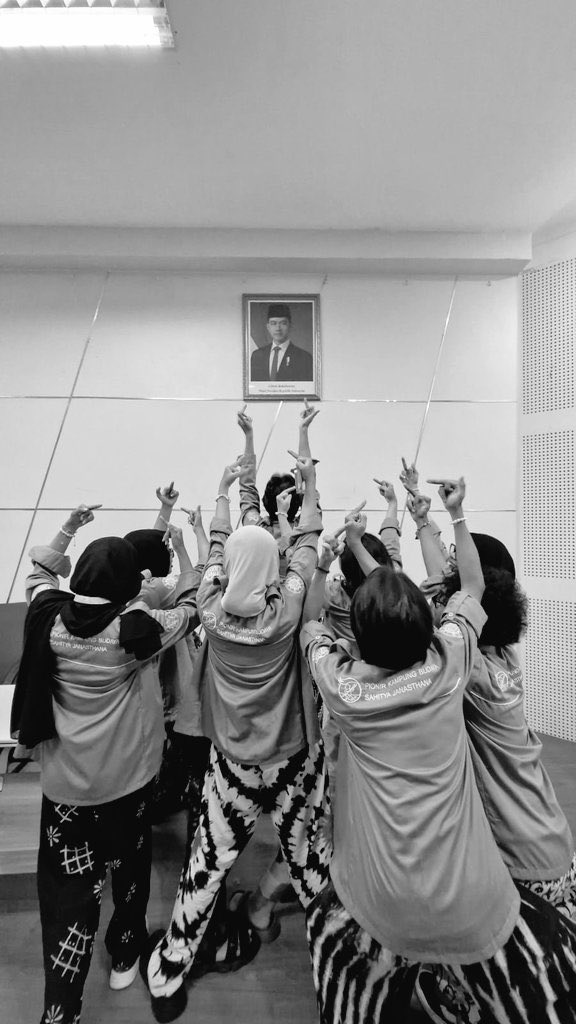 🖕Mereka Memberikan Jari🖕