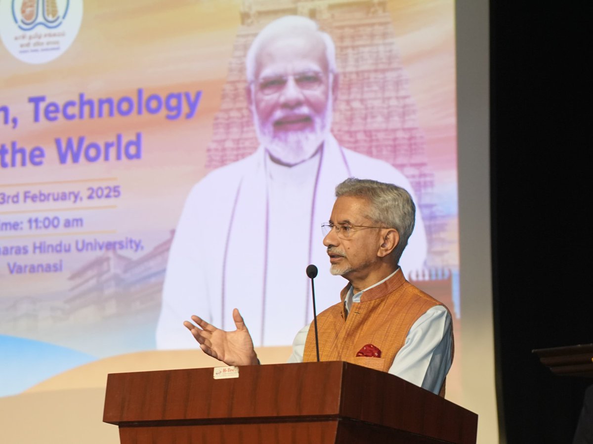 KTSangamam's tweet photo. Honored to welcome India's External Affairs Minister, @DrSJaishankar , at @bhupro during #KashiTamilSangamam 3.0. His presence highlighted the deep-rooted cultural and historical connections between #Kashi and #TamilNadu, reinforcing the spirit of unity and heritage that this event celebrates.

#VanakkamKashi