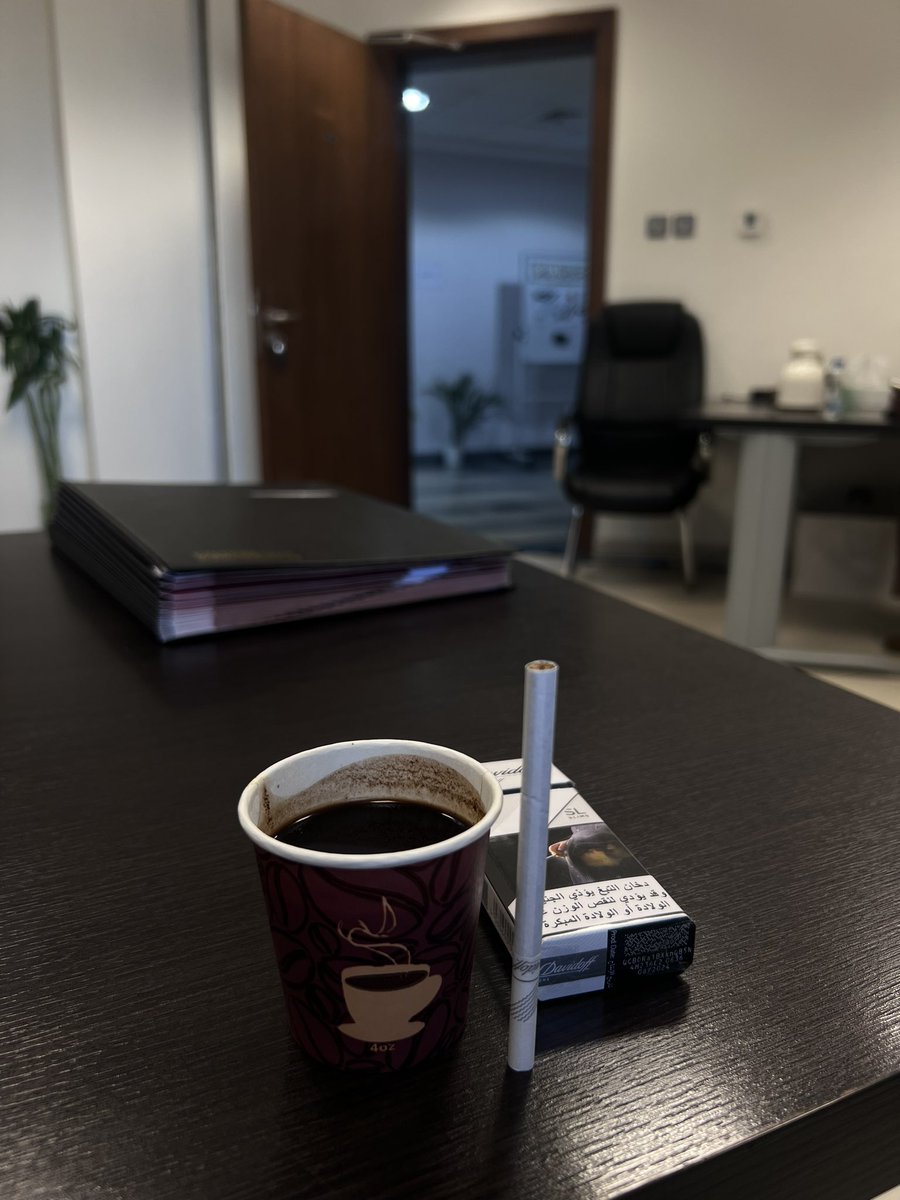 بهد حيل الظروف اللي تبي كسري
وبضحك لو الخافق من العنا ميّت .

#صباح_الخير